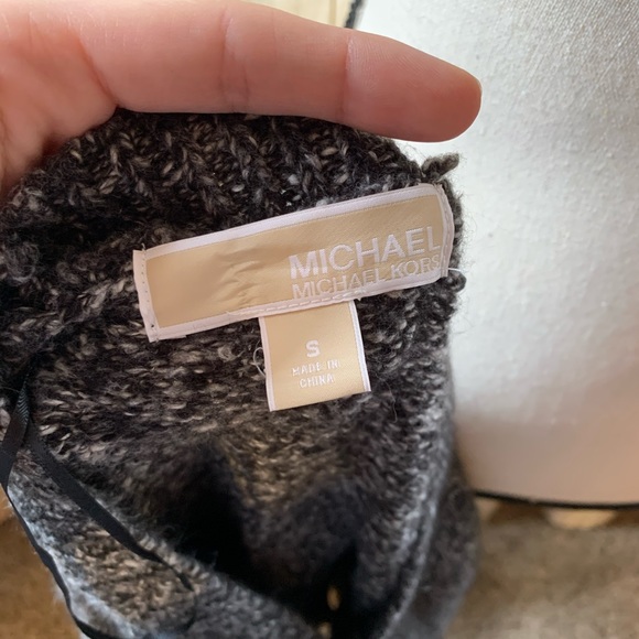Michael kors sweater top size small - Picture 8 of 8
